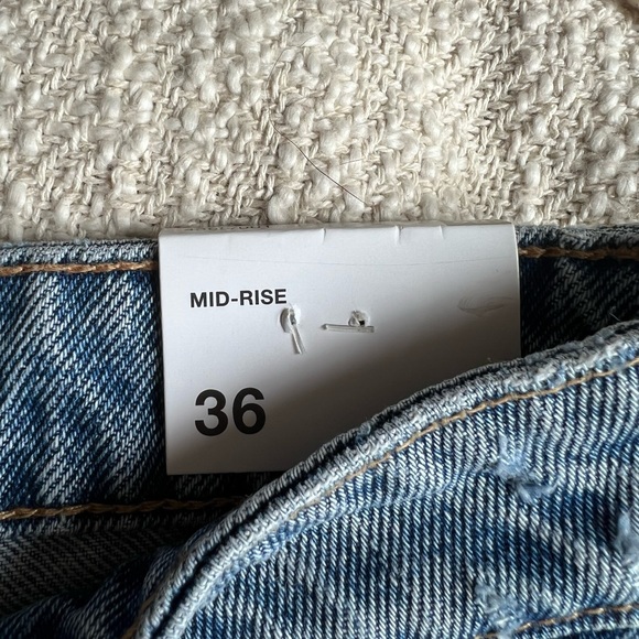 Zara Mid-Rise Denim Shorts - sz 4 - Picture 4 of 5